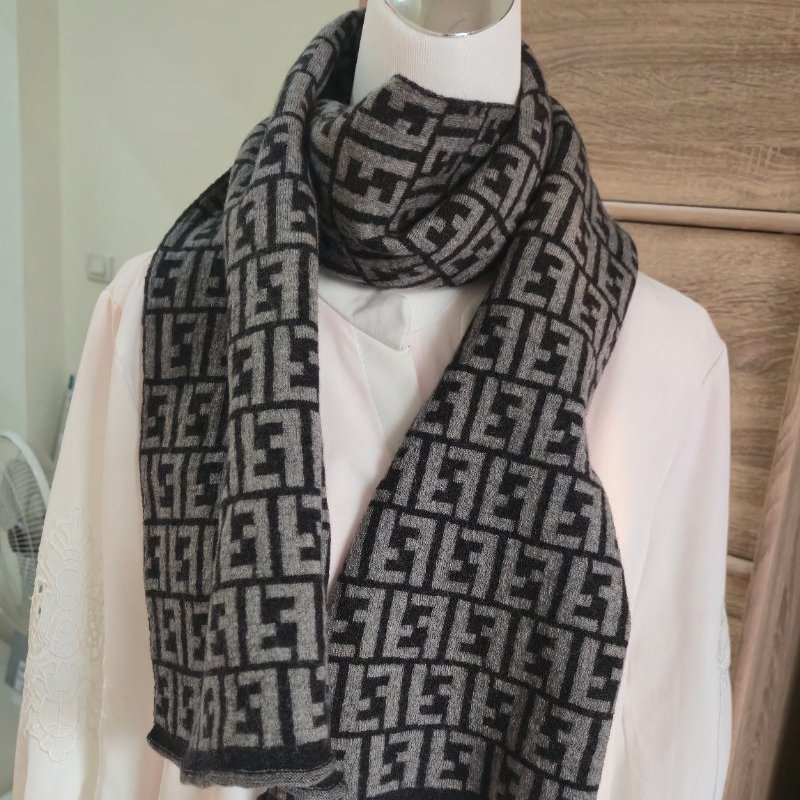 Fendi  芬迪 經典 滿版 好搭羊毛圍巾-2