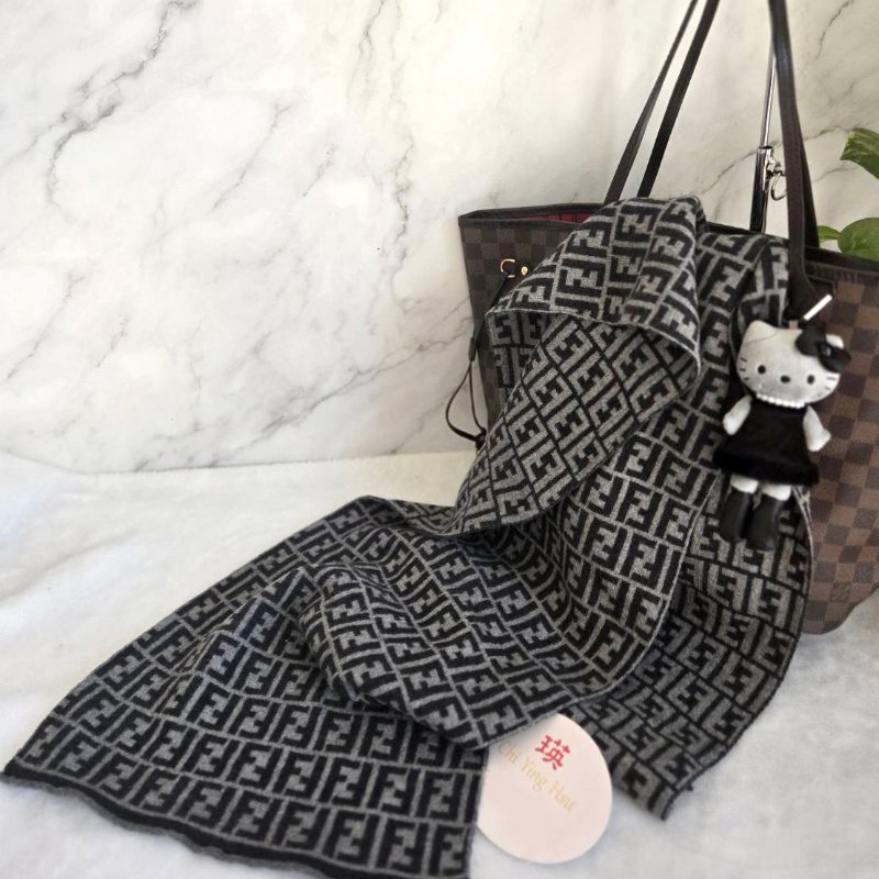 Fendi  芬迪 經典 滿版 好搭羊毛圍巾-9