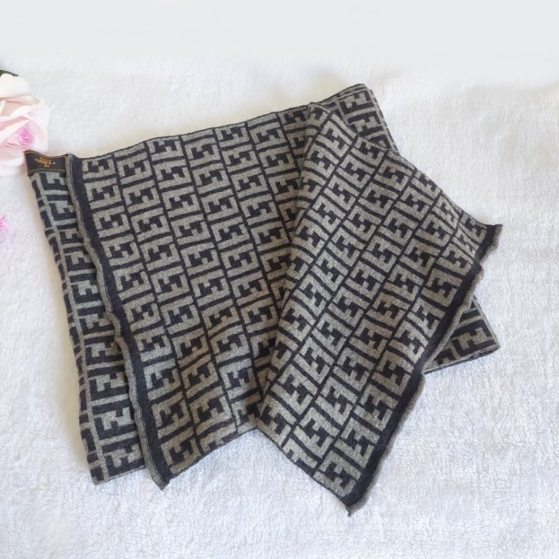 Fendi  芬迪 經典 滿版 好搭羊毛圍巾-17