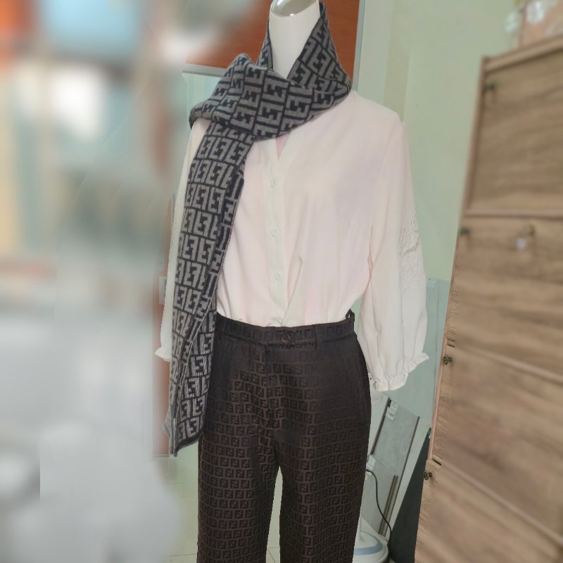 Fendi  芬迪 經典 滿版 好搭羊毛圍巾-23