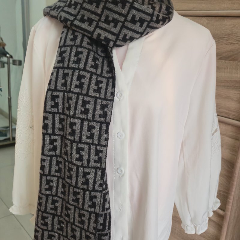 Fendi  芬迪 經典 滿版 好搭羊毛圍巾-27