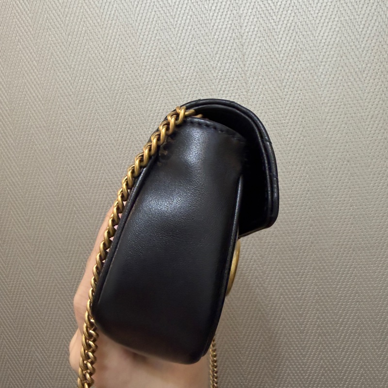 Gucci 黑牛皮霧金釦Super mini marmont斜背包-3