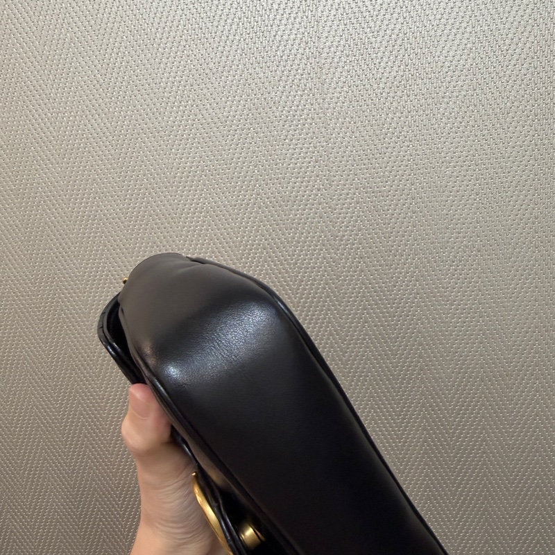 Gucci 黑牛皮霧金釦Super mini marmont斜背包-7