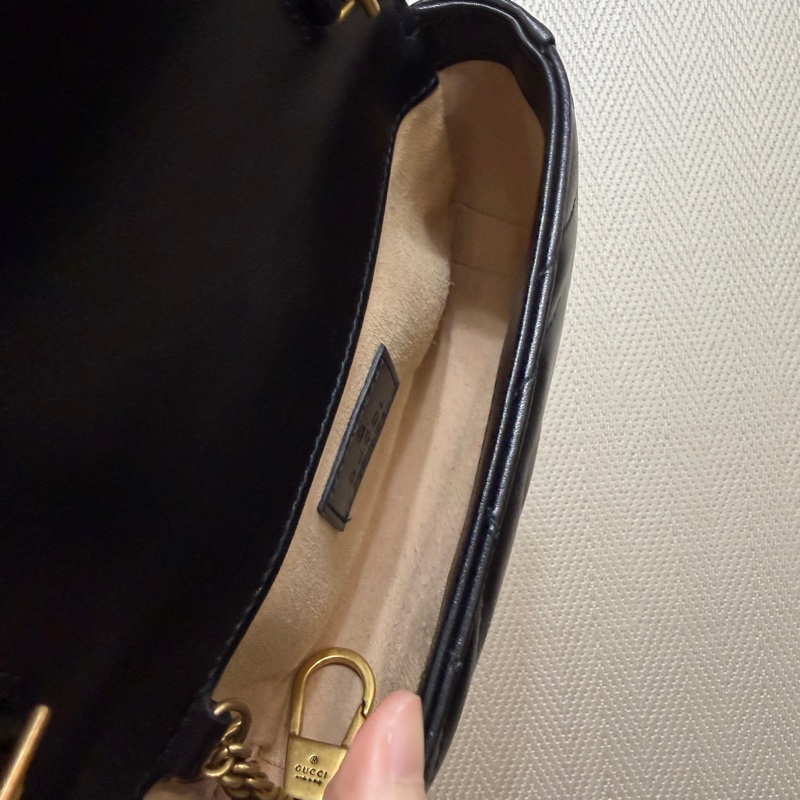 Gucci 黑牛皮霧金釦Super mini marmont斜背包-11