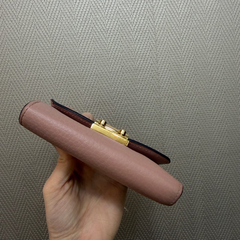 LV 咖格粉牛皮金釦三折短夾-7