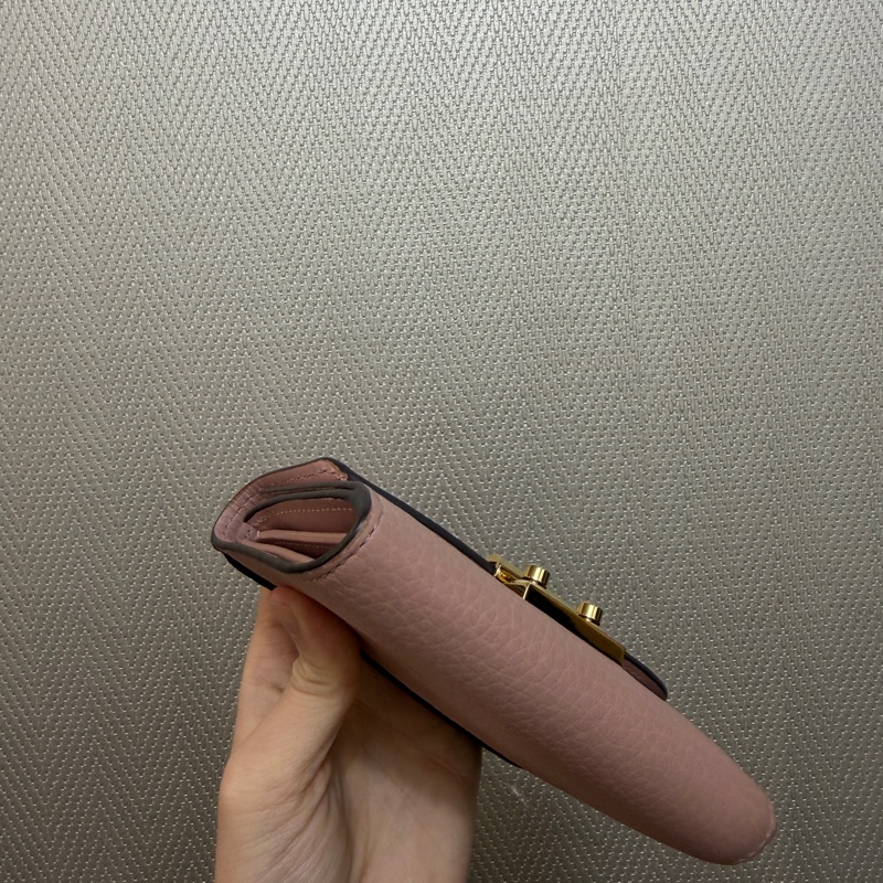 LV 咖格粉牛皮金釦三折短夾-8