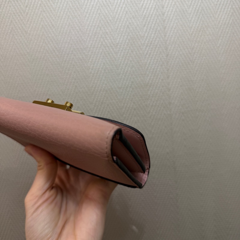 LV 咖格粉牛皮金釦三折短夾-9