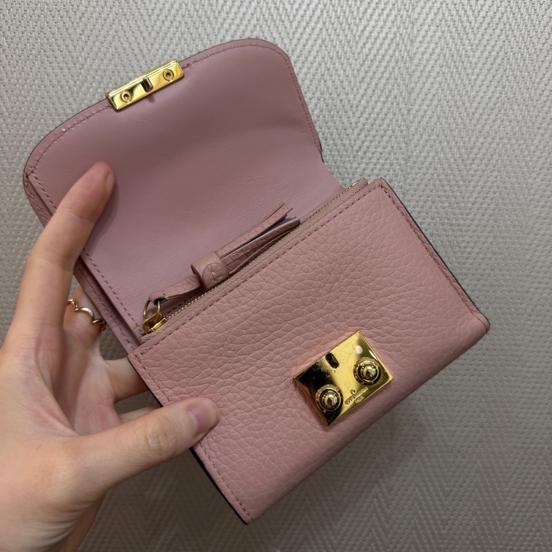 LV 咖格粉牛皮金釦三折短夾-11
