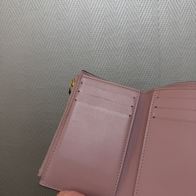 LV 咖格粉牛皮金釦三折短夾-13
