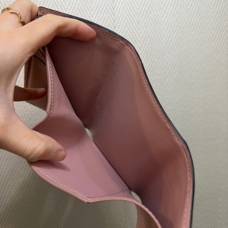 LV 咖格粉牛皮金釦三折短夾-15