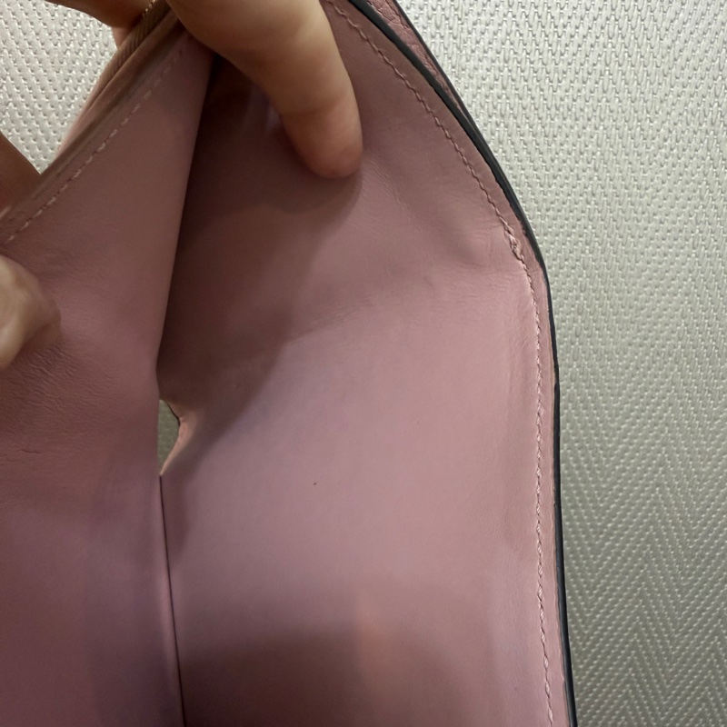 LV 咖格粉牛皮金釦三折短夾-16