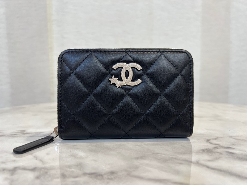 Chanel黑羊皮銀釦星星水鑽雙C logo ㄇ拉零錢卡包-0