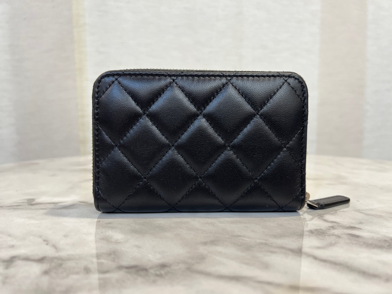 Chanel黑羊皮銀釦星星水鑽雙C logo ㄇ拉零錢卡包-1