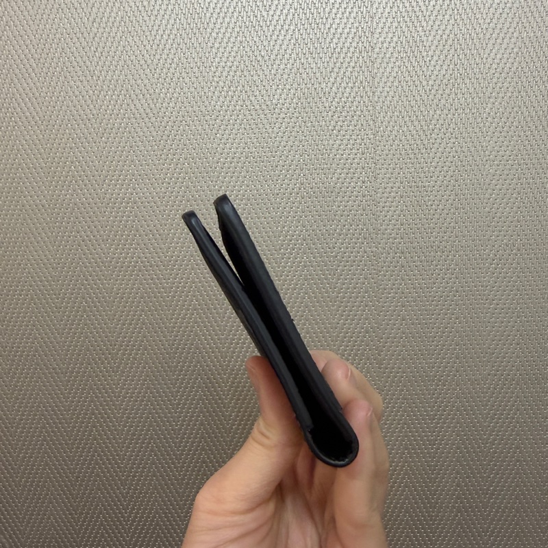 LV 黑灰漸層棋盤格對開卡夾M14928-3