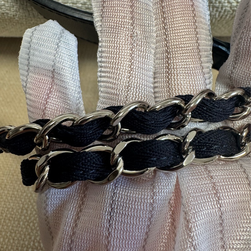 Chanel Deauville 白沙灘抽绳雙肩包熊猫配色-12