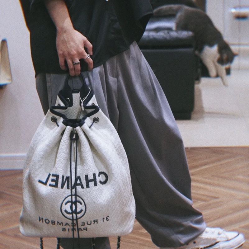 Chanel Deauville 白沙灘抽绳雙肩包熊猫配色-5