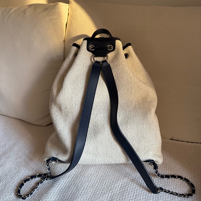 Chanel Deauville 白沙灘抽绳雙肩包熊猫配色-6