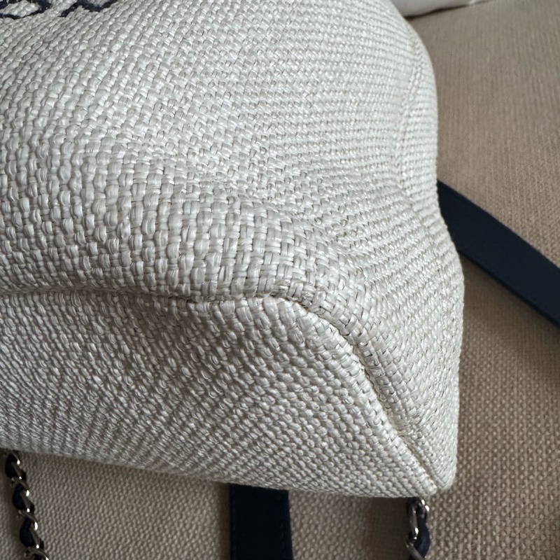 Chanel Deauville 白沙灘抽绳雙肩包熊猫配色-7