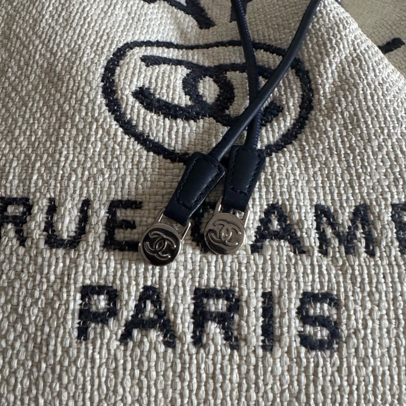 Chanel Deauville 白沙灘抽绳雙肩包熊猫配色-19