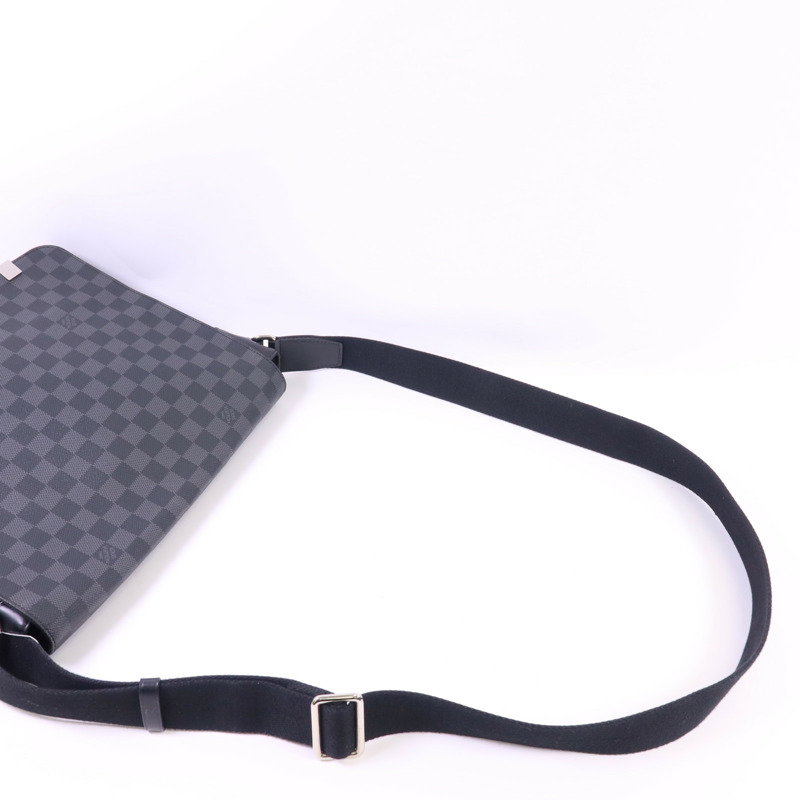 LOUIS VUITTON Damier Graphite District MM銀扣肩背袋-4