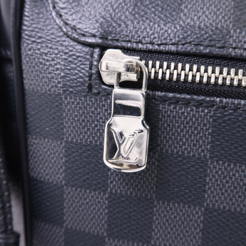 LOUIS VUITTON Damier Graphite District MM銀扣肩背袋-8