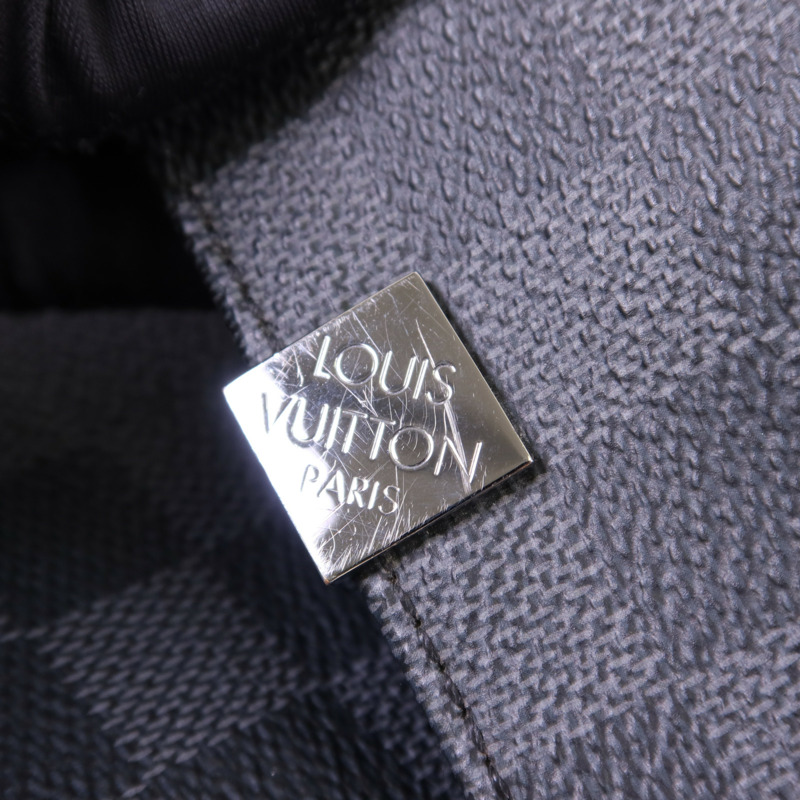 LOUIS VUITTON Damier Graphite District MM銀扣肩背袋-9