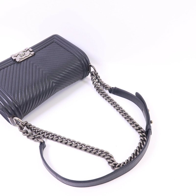 CHANEL 羊皮皮革Boy 25銀扣肩背袋-5