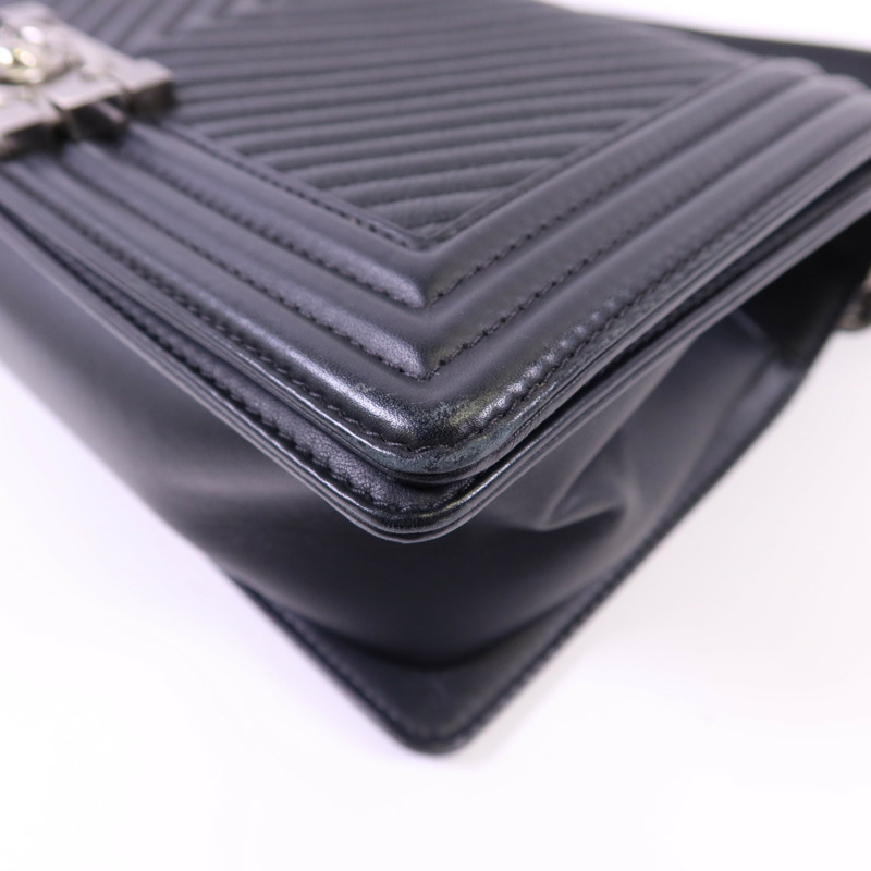 CHANEL 羊皮皮革Boy 25銀扣肩背袋-10