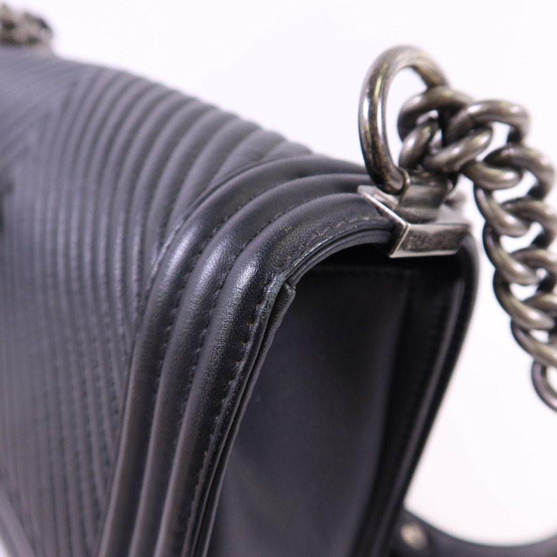 CHANEL 羊皮皮革Boy 25銀扣肩背袋-16