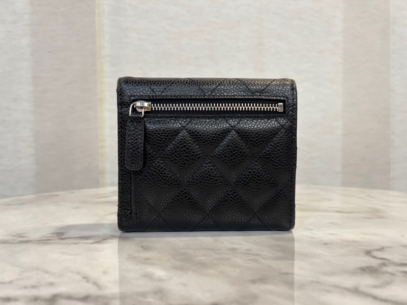 Chanel 黑荔枝牛皮銀釦下蓋6卡三折短夾-1