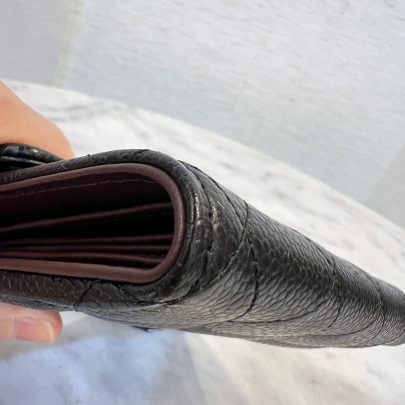 Chanel 黑荔枝牛皮銀釦下蓋6卡三折短夾-2