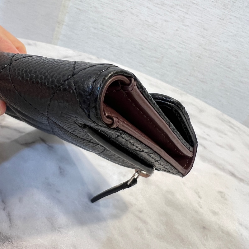 Chanel 黑荔枝牛皮銀釦下蓋6卡三折短夾-3