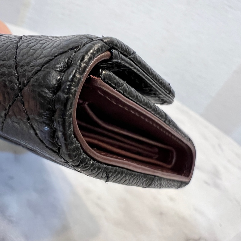 Chanel 黑荔枝牛皮銀釦下蓋6卡三折短夾-5