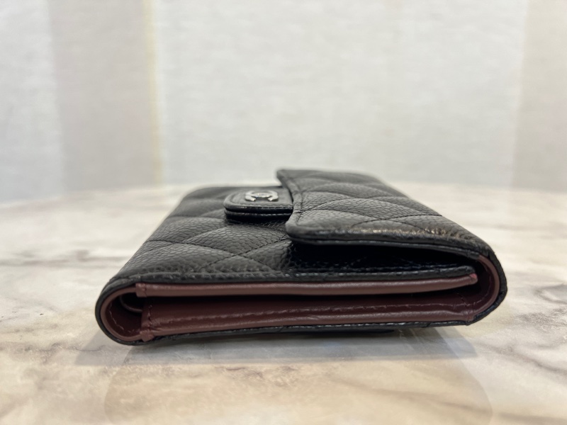 Chanel 黑荔枝牛皮銀釦下蓋6卡三折短夾-8