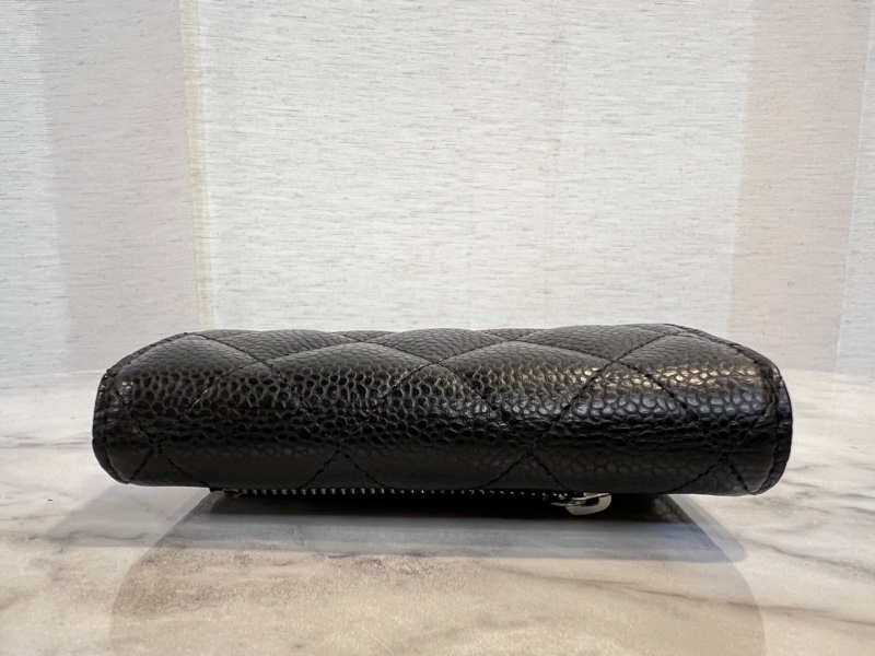 Chanel 黑荔枝牛皮銀釦下蓋6卡三折短夾-9