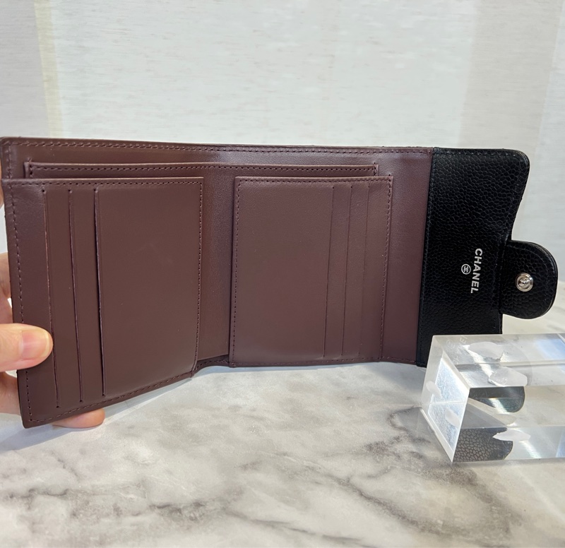 Chanel 黑荔枝牛皮銀釦下蓋6卡三折短夾-11