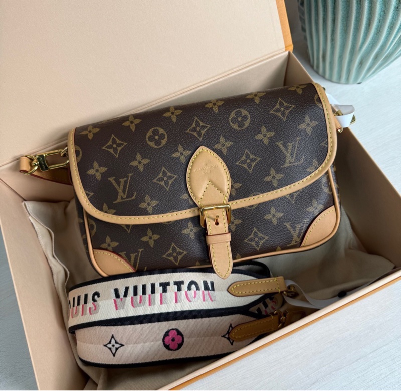 【98%新 有盒子】LV Diane  老花黑肩帶法棍包 芯片款-0