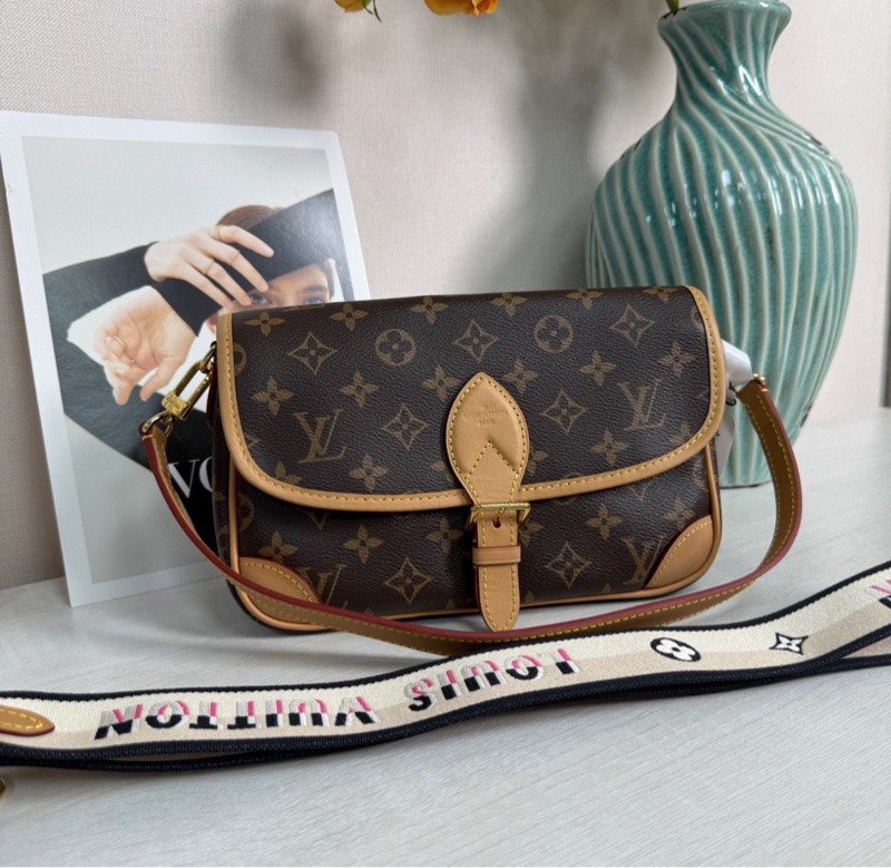 【98%新 有盒子】LV Diane  老花黑肩帶法棍包 芯片款-1