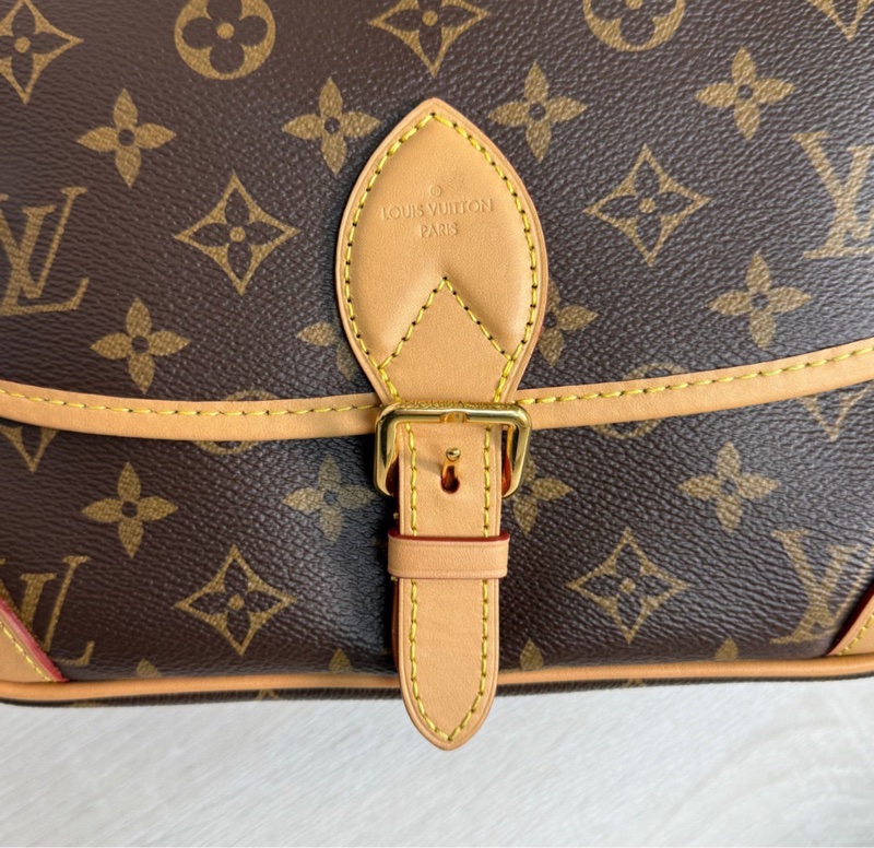 【98%新 有盒子】LV Diane  老花黑肩帶法棍包 芯片款-5