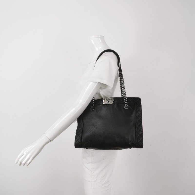 Chanel Boy Bag牛皮純色菱格絎縫方形雙C鎖扣單肩包-1