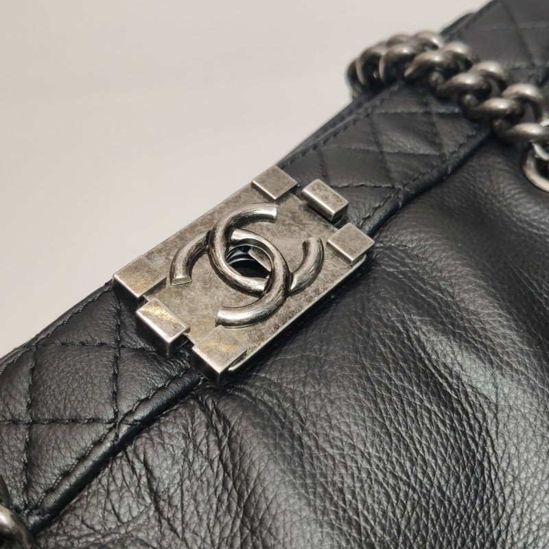 Chanel Boy Bag牛皮純色菱格絎縫方形雙C鎖扣單肩包-10