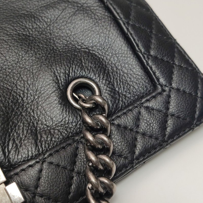 Chanel Boy Bag牛皮純色菱格絎縫方形雙C鎖扣單肩包-11