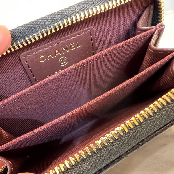 Chanel 黑荔枝皮金釦ㄇ拉零錢卡包-10