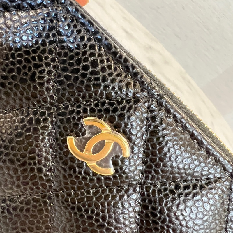 Chanel 黑荔枝皮金釦ㄇ拉零錢卡包-11