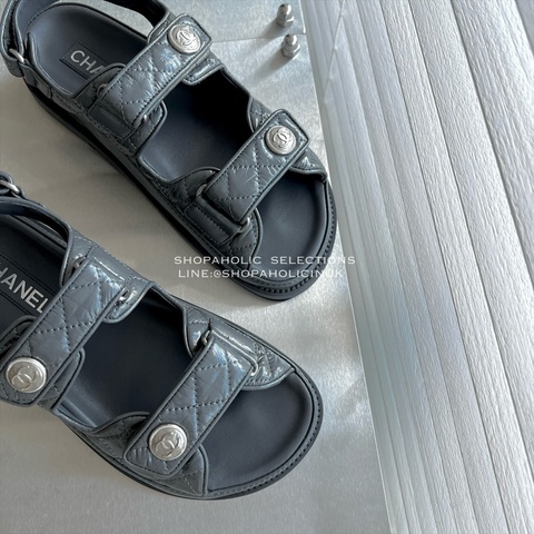 Chanel灰色皮革銀釦魔鬼氈老爹涼鞋37.5號