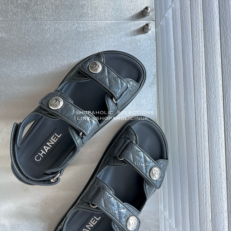 Chanel灰色皮革銀釦魔鬼氈老爹涼鞋37.5號-3