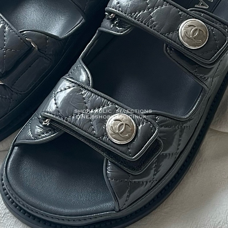 Chanel灰色皮革銀釦魔鬼氈老爹涼鞋37.5號-4