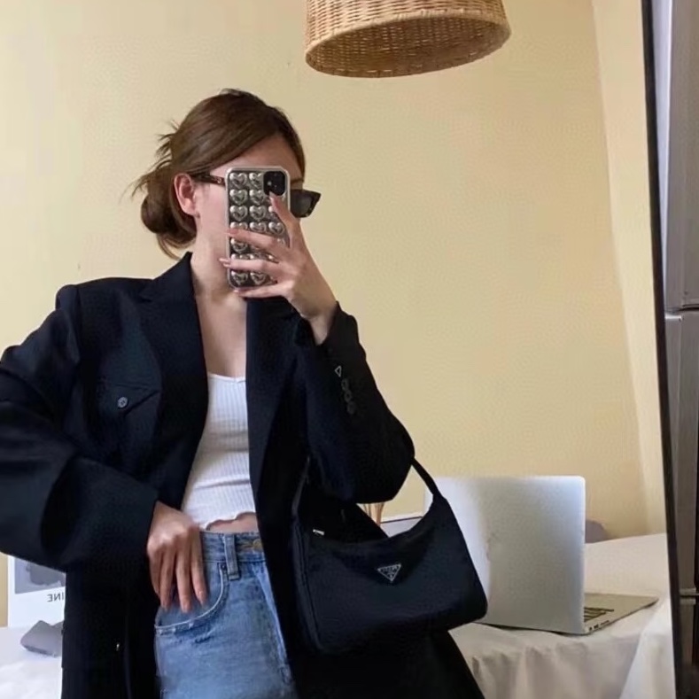 Prada hobo 手提腋下包-1