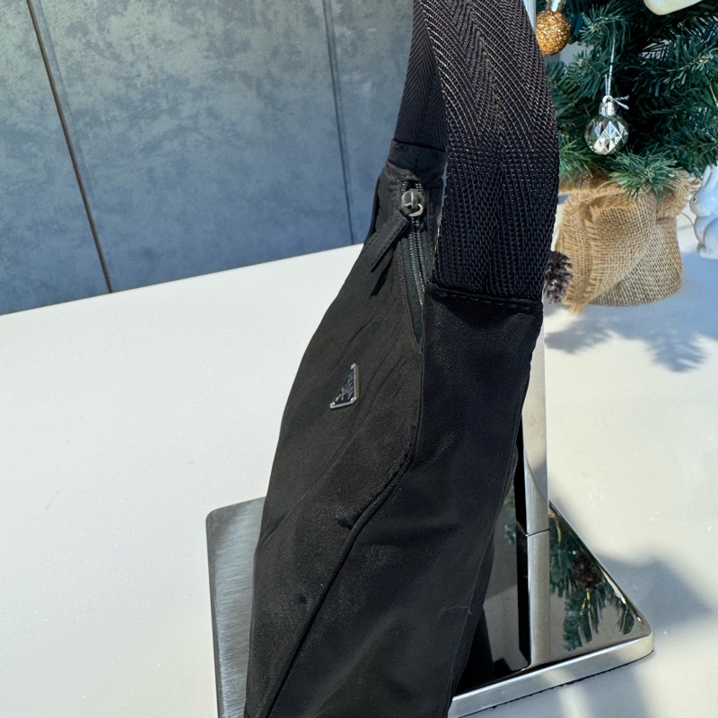 Prada hobo 手提腋下包-6