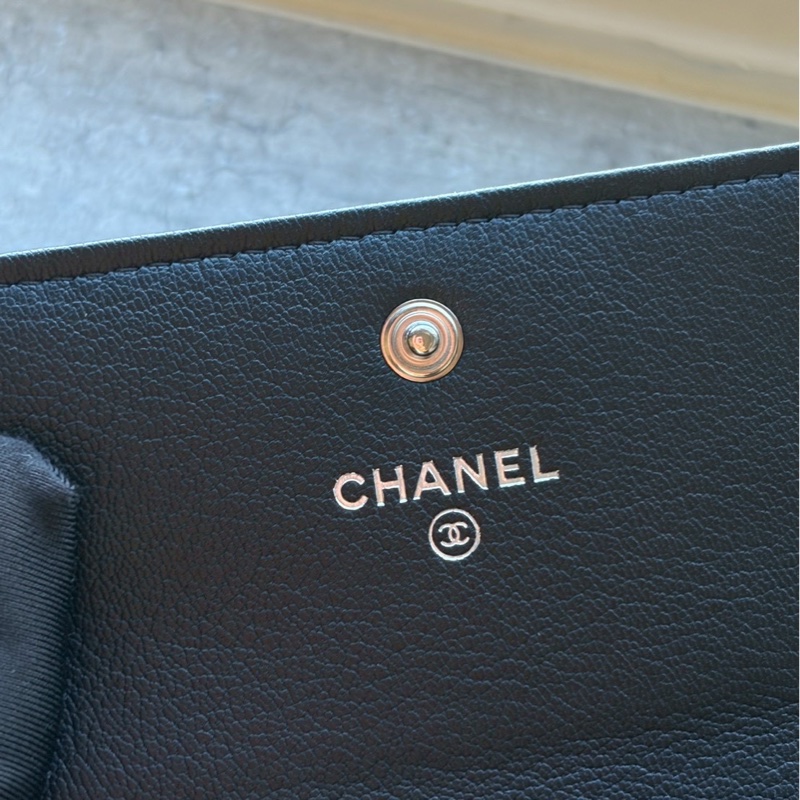 Chanel黑銀牛皮翻蓋短夾-5